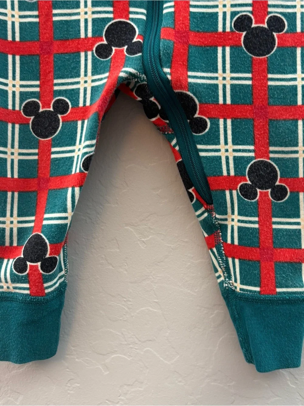 Hanna andersson disney mickey holiday christmas plaid baby sleeper 75 cm 12-18